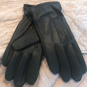 Saks Fifth Avenue Black Leather Tech Gloves
